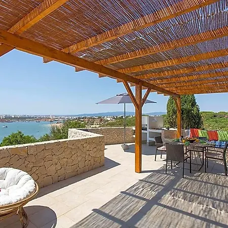 Villa Sleeps 6 Wifi