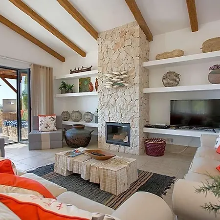 Sleeps 6 Wifi Villa *