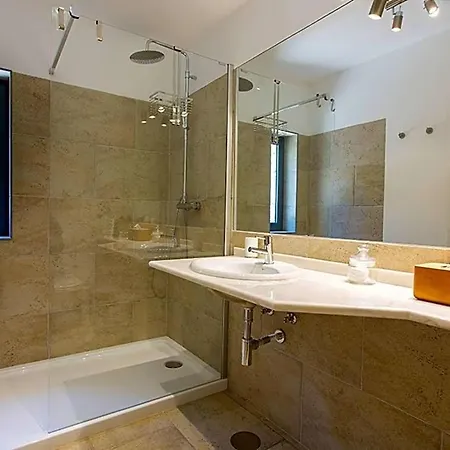 Sleeps 6 Wifi