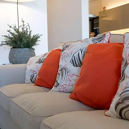 Sleeps 6 Wifi Villa *