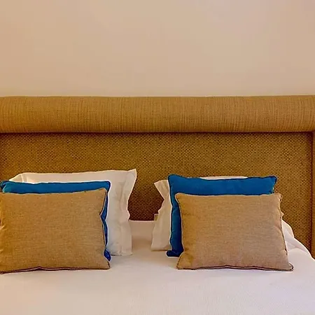 Sleeps 6 Wifi Villa