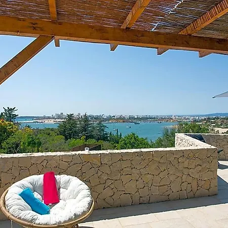Sleeps 6 Wifi Villa *